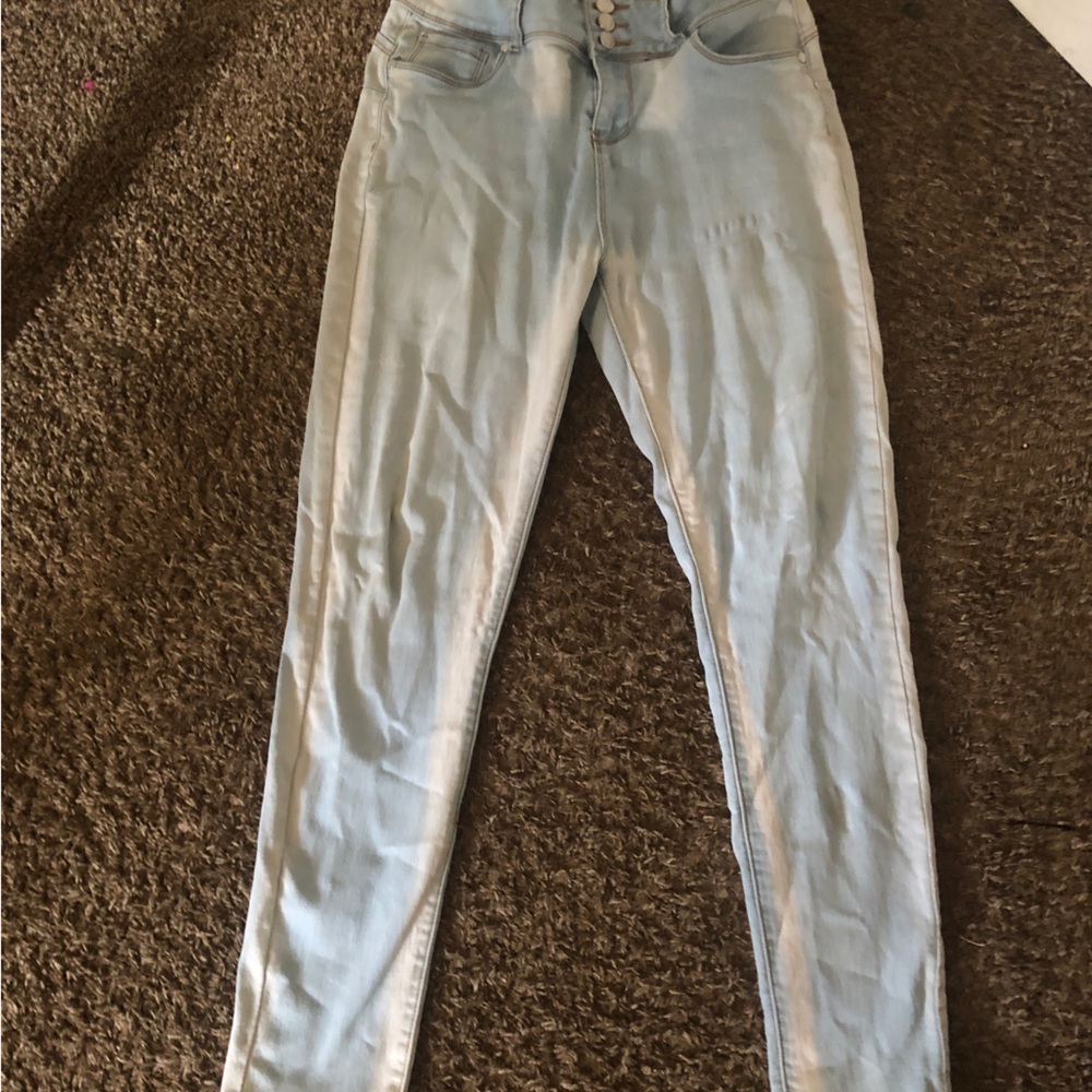 light washed skinny jeans